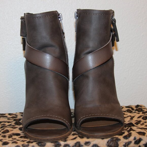 dv By Dolce Vita Peep Toe Heel, Size 6 - Picture 4 of 5